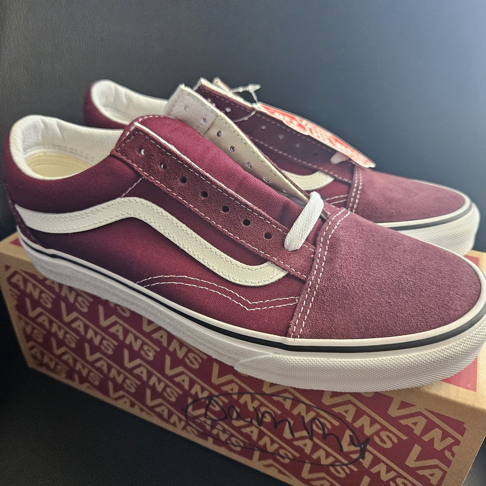 Nwt Vans Old Skool Burgundy and White Sneakers Mens 8 Womens 9.5 - Picture 3 of 10